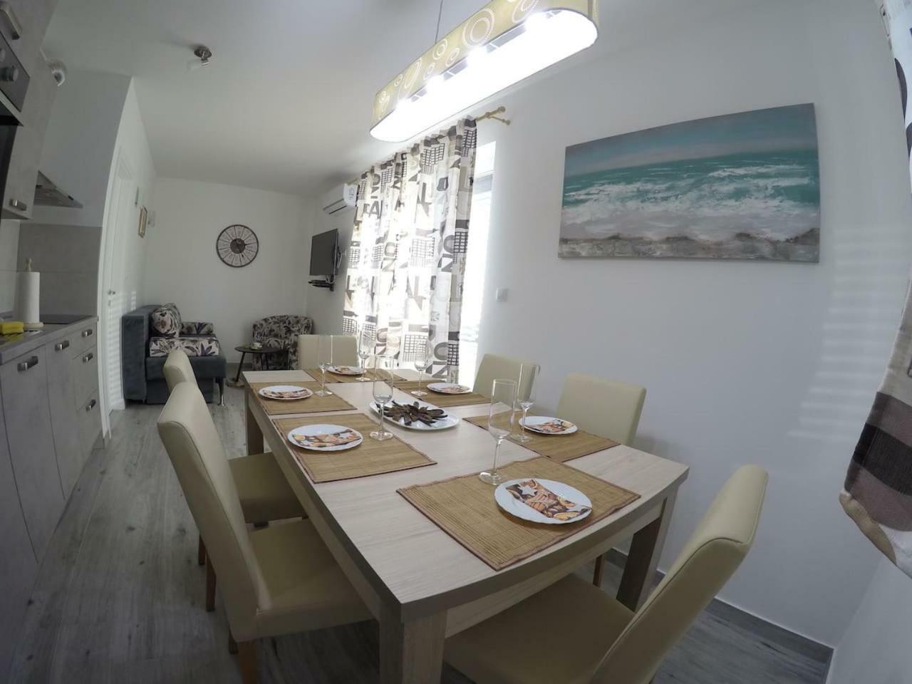 The Globetrotter'S Residence Kaštel Novi Екстериор снимка