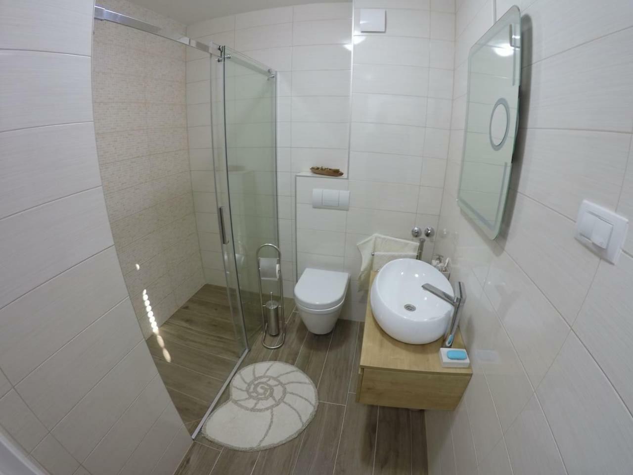The Globetrotter'S Residence Kaštel Novi Екстериор снимка