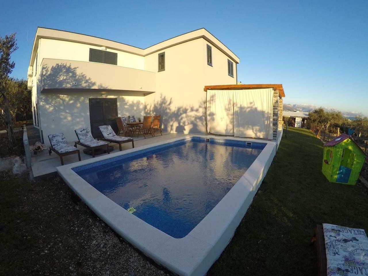 The Globetrotter'S Residence Kaštel Novi Екстериор снимка