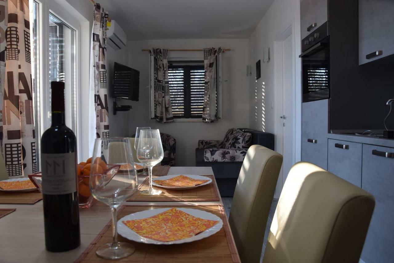 The Globetrotter'S Residence Kaštel Novi Екстериор снимка