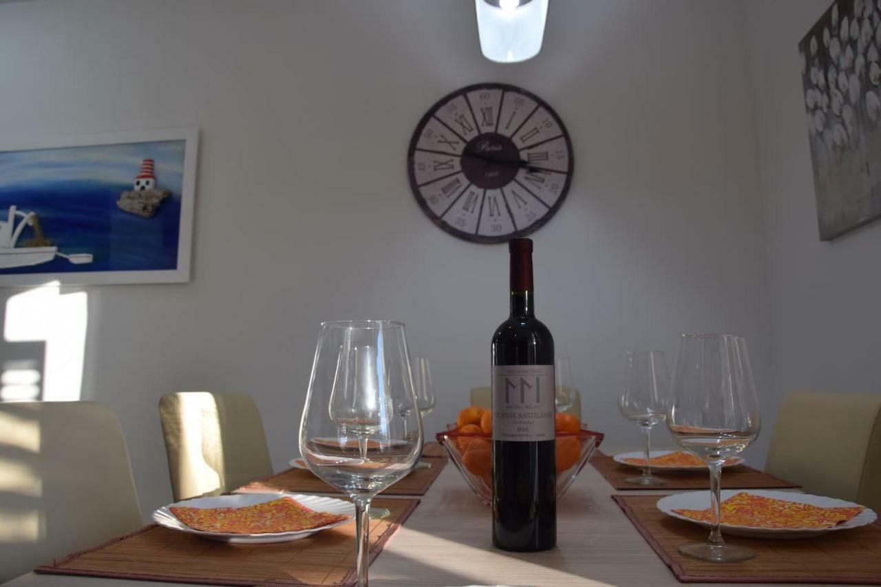 The Globetrotter'S Residence Kaštel Novi Екстериор снимка