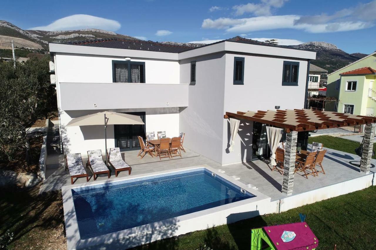 The Globetrotter'S Residence Kaštel Novi Екстериор снимка