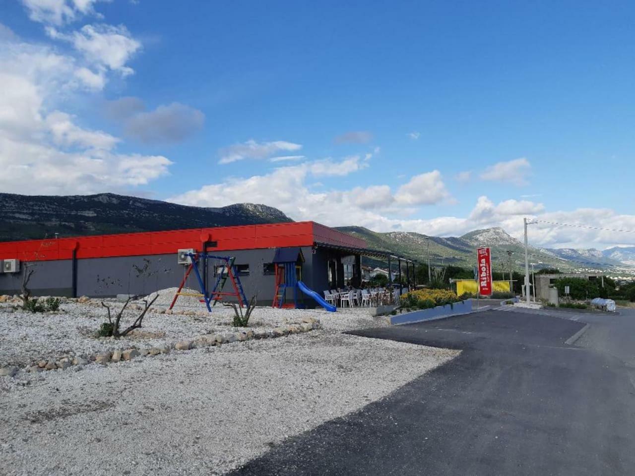 The Globetrotter'S Residence Kaštel Novi Екстериор снимка