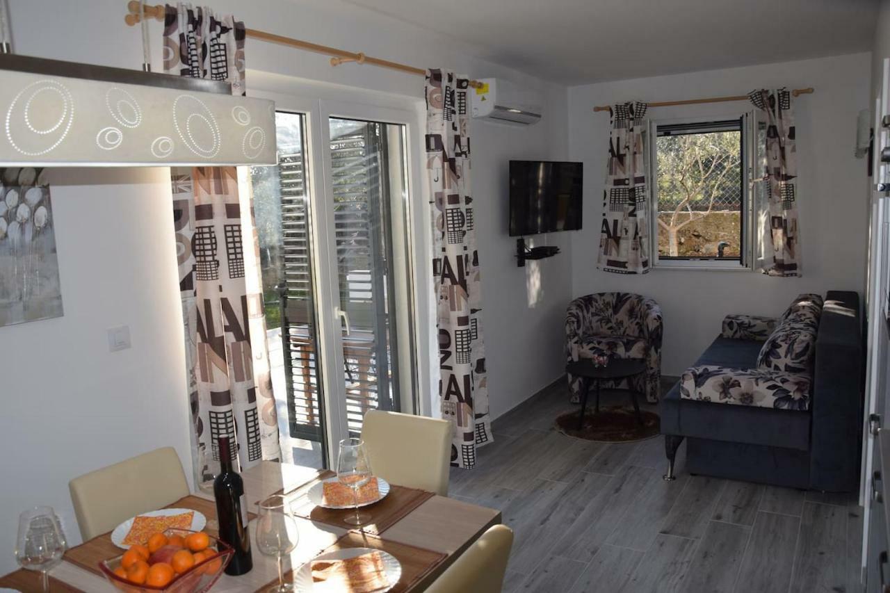 The Globetrotter'S Residence Kaštel Novi Екстериор снимка